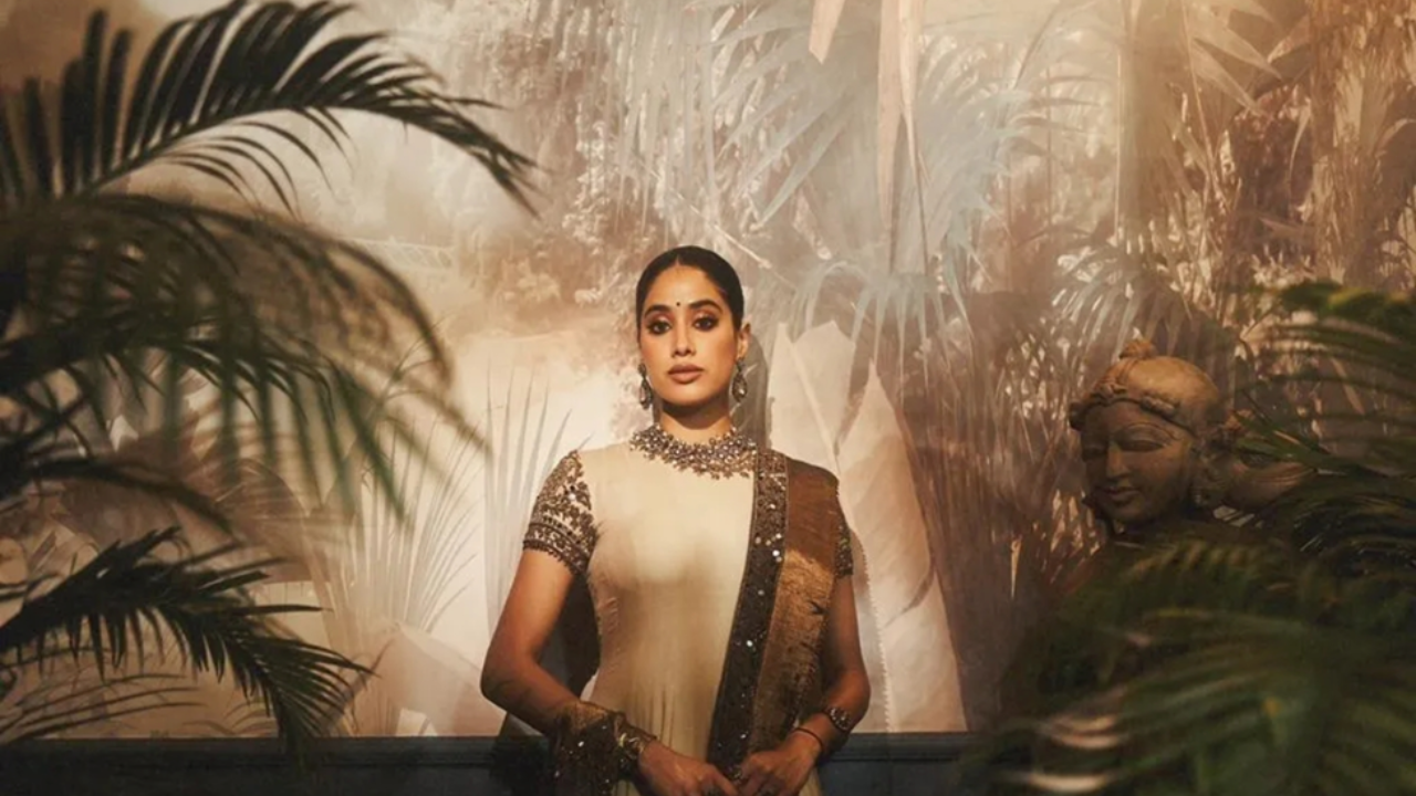 Janhvi Kapoor’s Ivory Kalidar Kurta Set Is a Love Letter to Indian Craftsmanship