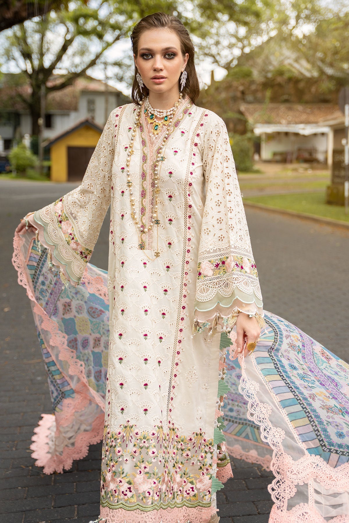 Annus Abrar | Neroli Luxury Lawn | Amal