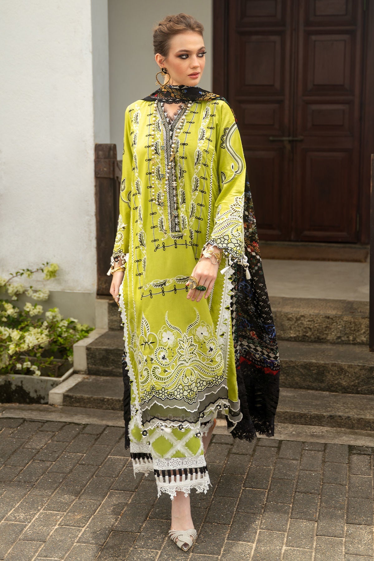 Annus Abrar | Neroli Luxury Lawn | Rutaba