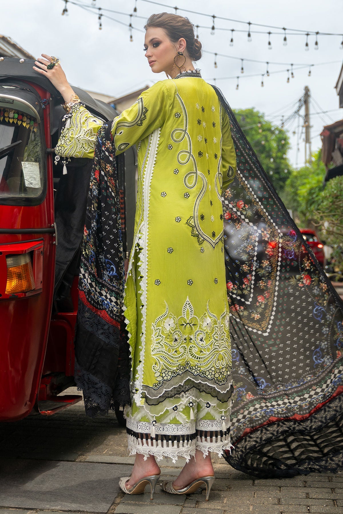 Annus Abrar | Neroli Luxury Lawn | Rutaba