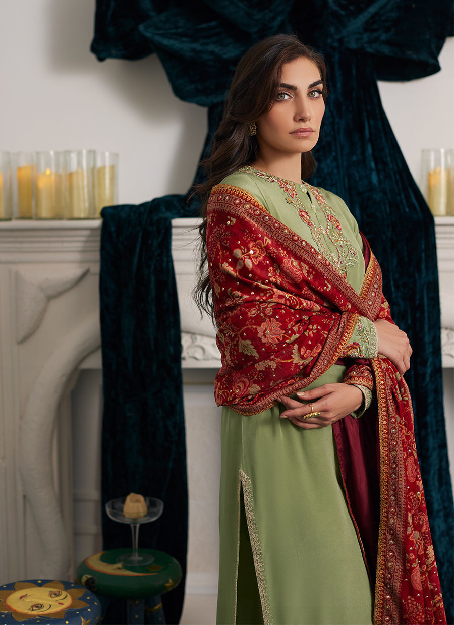 Farah Talib Aziz | Velvets The After Party | LEESHA VELVET SHAWL