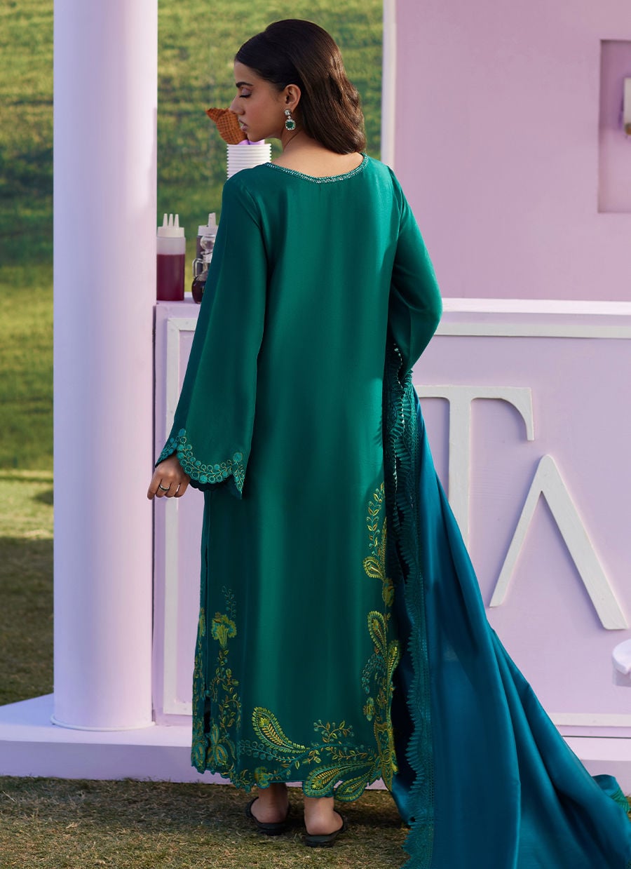 Farah Talib Aziz | Luna Eid 26 | Zayra Shirt And Dupatta