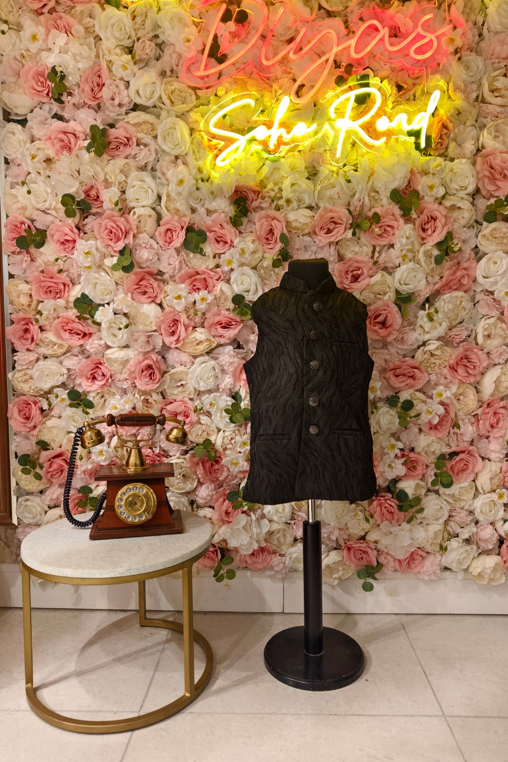 Elegant in Black – Sophisticated Kidswear for Your Little Gentleman