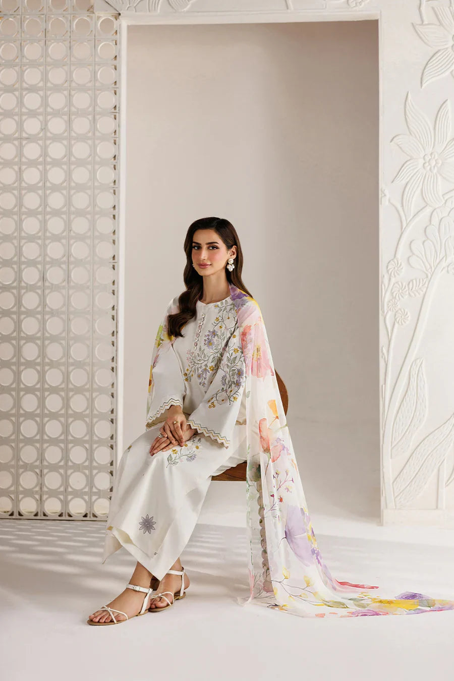 Iznik | The Lawn Edit | UE-683 Embroidered Lawn
