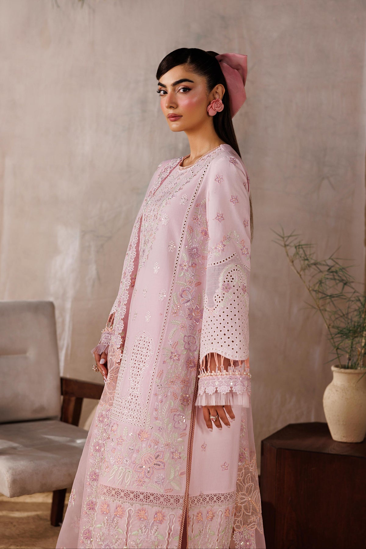 Akbar Aslam | Elea Lawn 26 | Porcelain