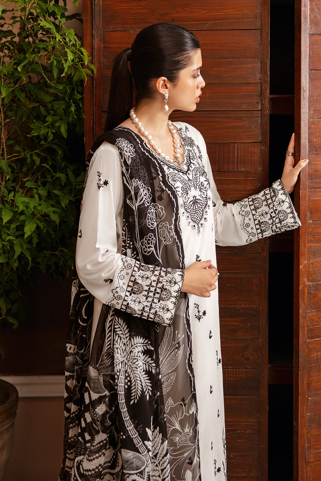 Afsanah | Essentials Lawn | DIVINE DREAM A-04