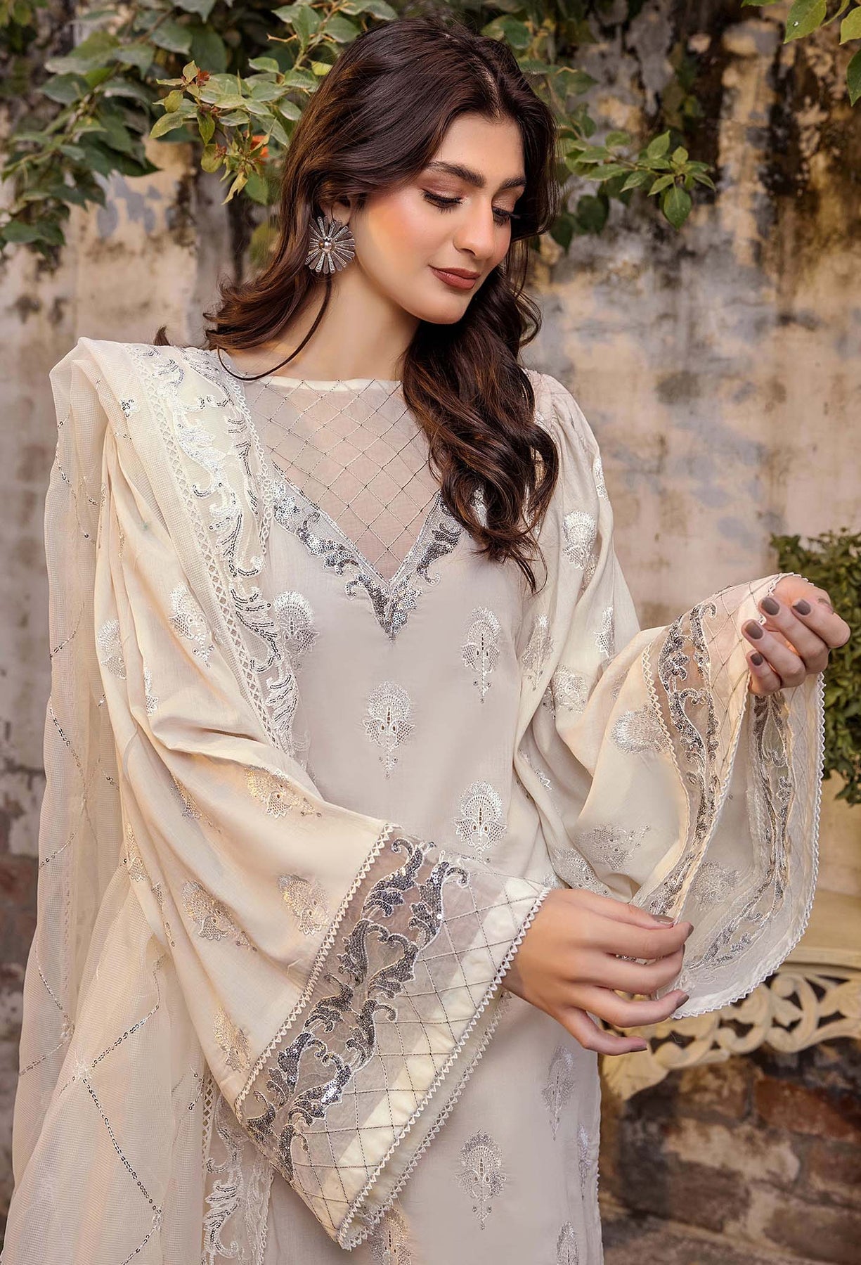 Adans Libas | Inara 25 | CHIKANKARI 4771