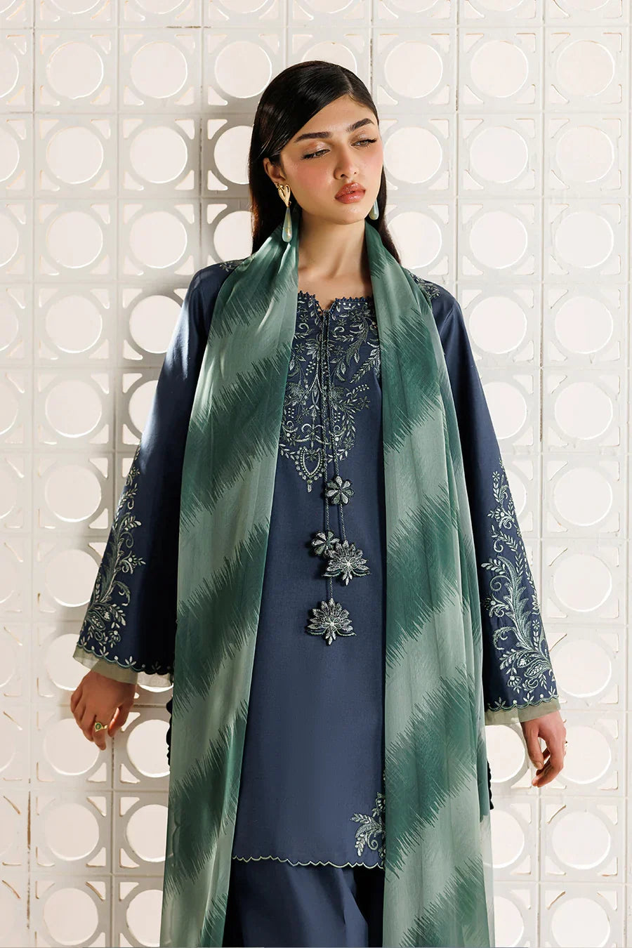 Iznik | The Lawn Edit | UE-685 Embroidered Lawn