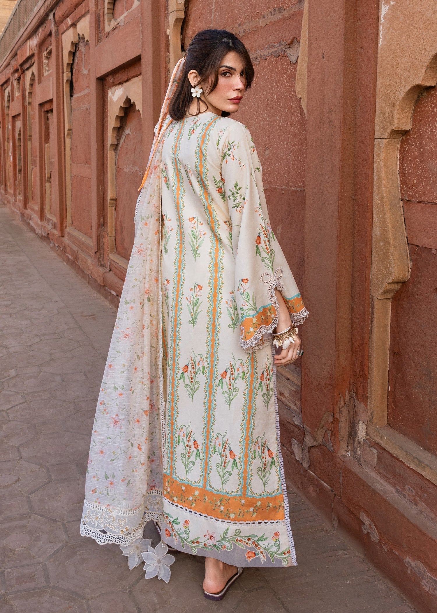 Crimson | flow lawn 26 | SUN-KISSED LETTER-D9A