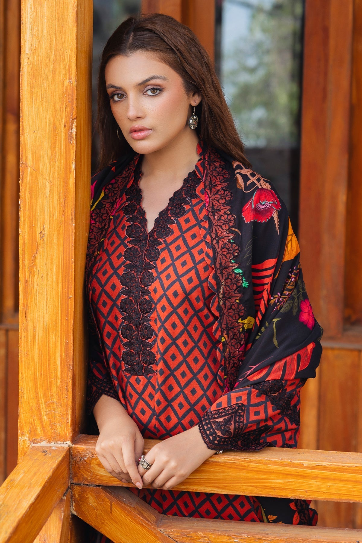Charizma | Aniiq Embroidered Collection | STAPLE SHAWL ANW4-06