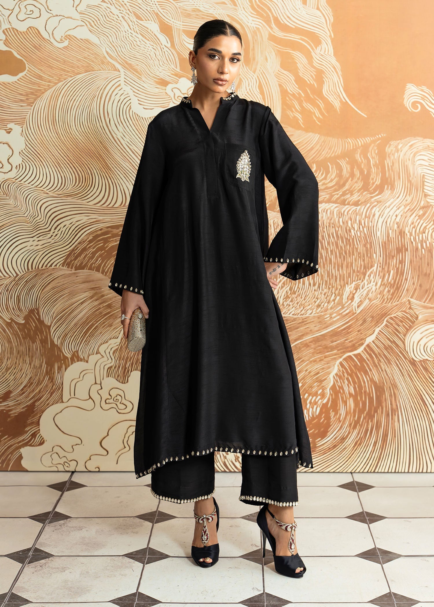 Mahgul | Whispers of Silk | Black Diamond