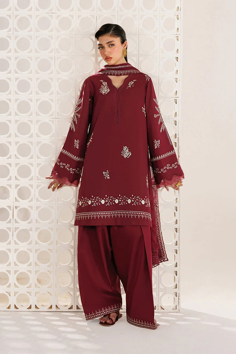 Iznik | The Lawn Edit | UE-682 Embroidered Lawn