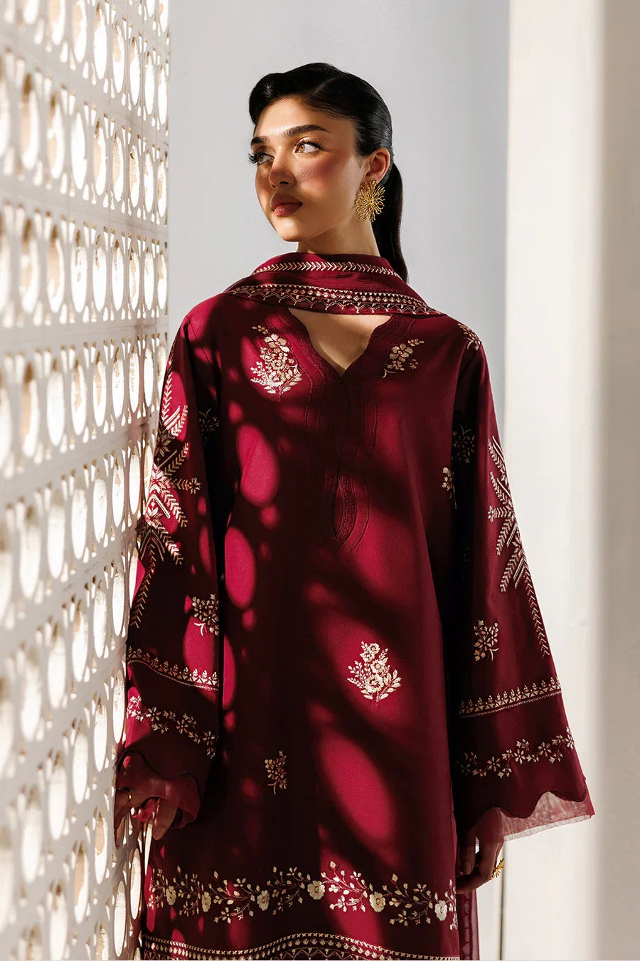 Iznik | The Lawn Edit | UE-682 Embroidered Lawn