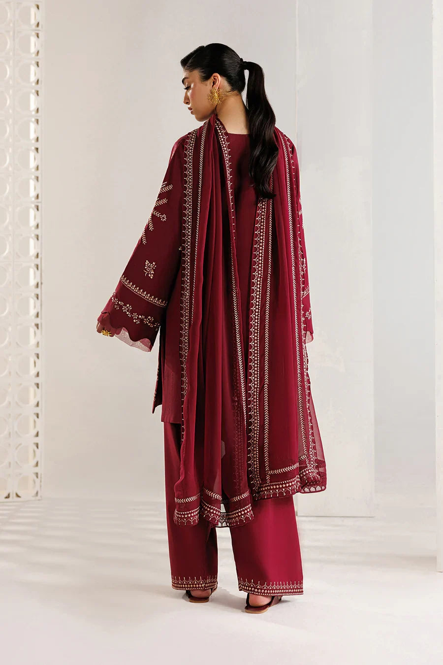 Iznik | The Lawn Edit | UE-682 Embroidered Lawn