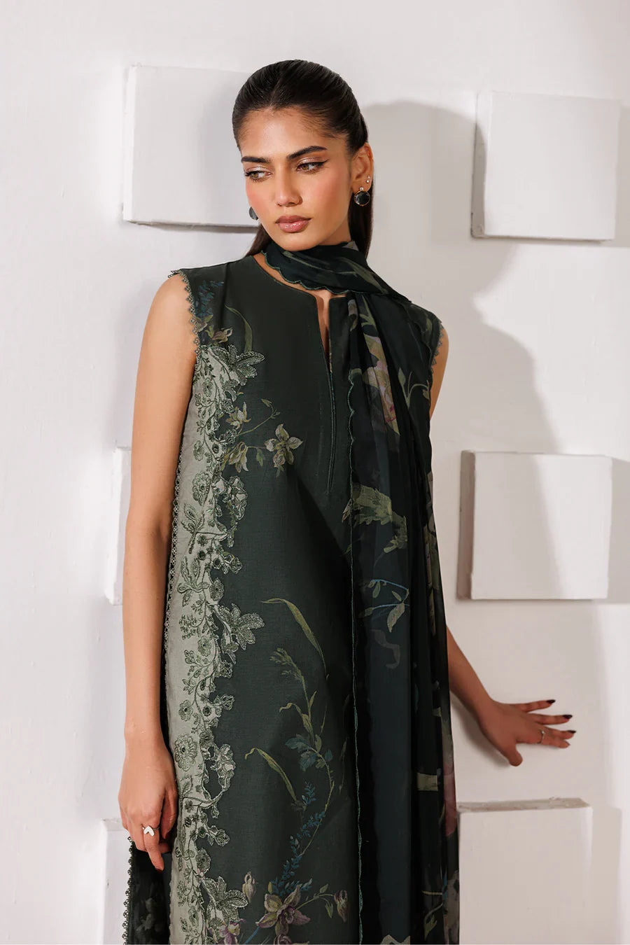 Iznik | Printed lawn vol II | UE-639 Printed Lawn