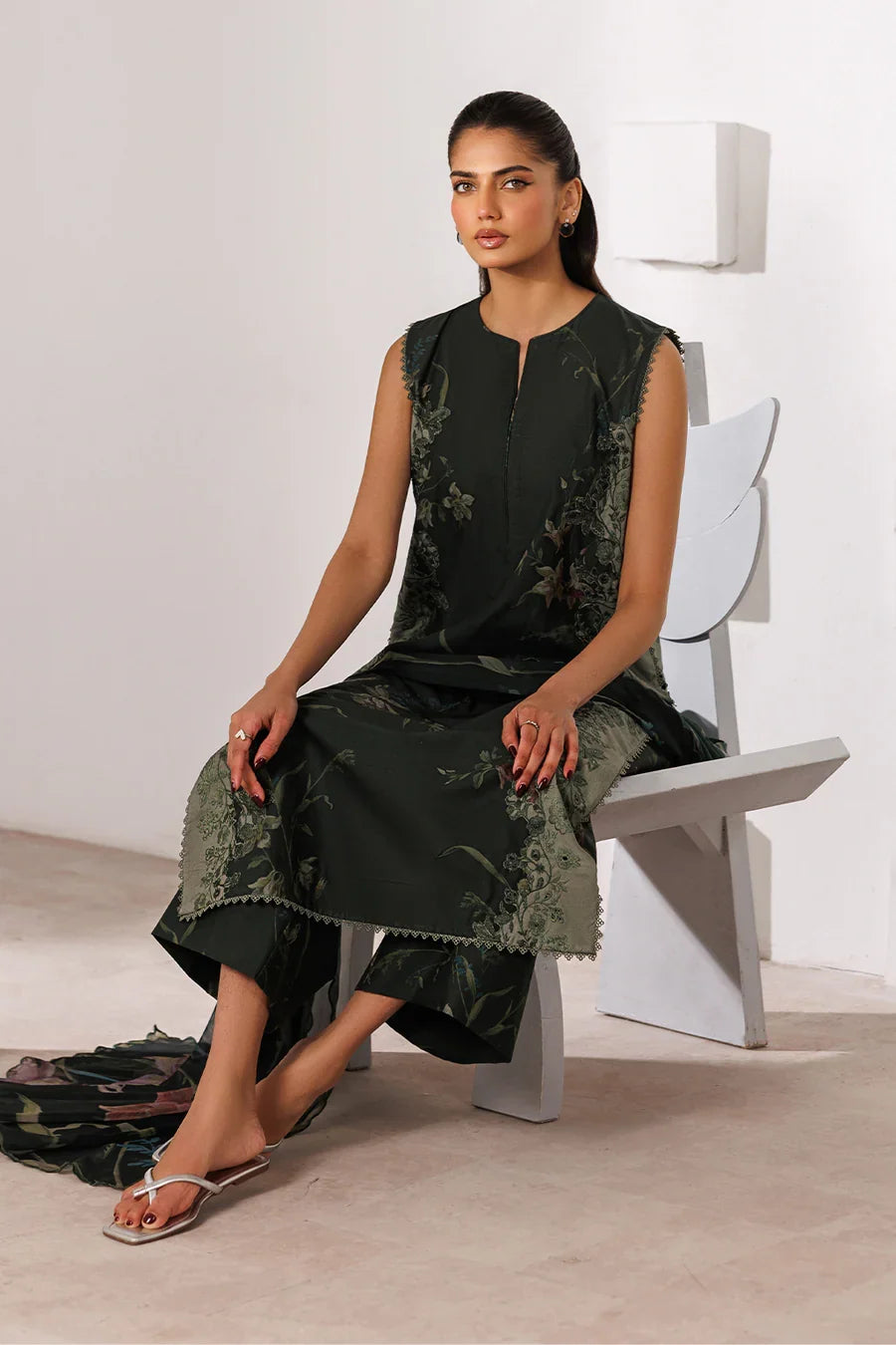 Iznik | Printed lawn vol II | UE-639 Printed Lawn