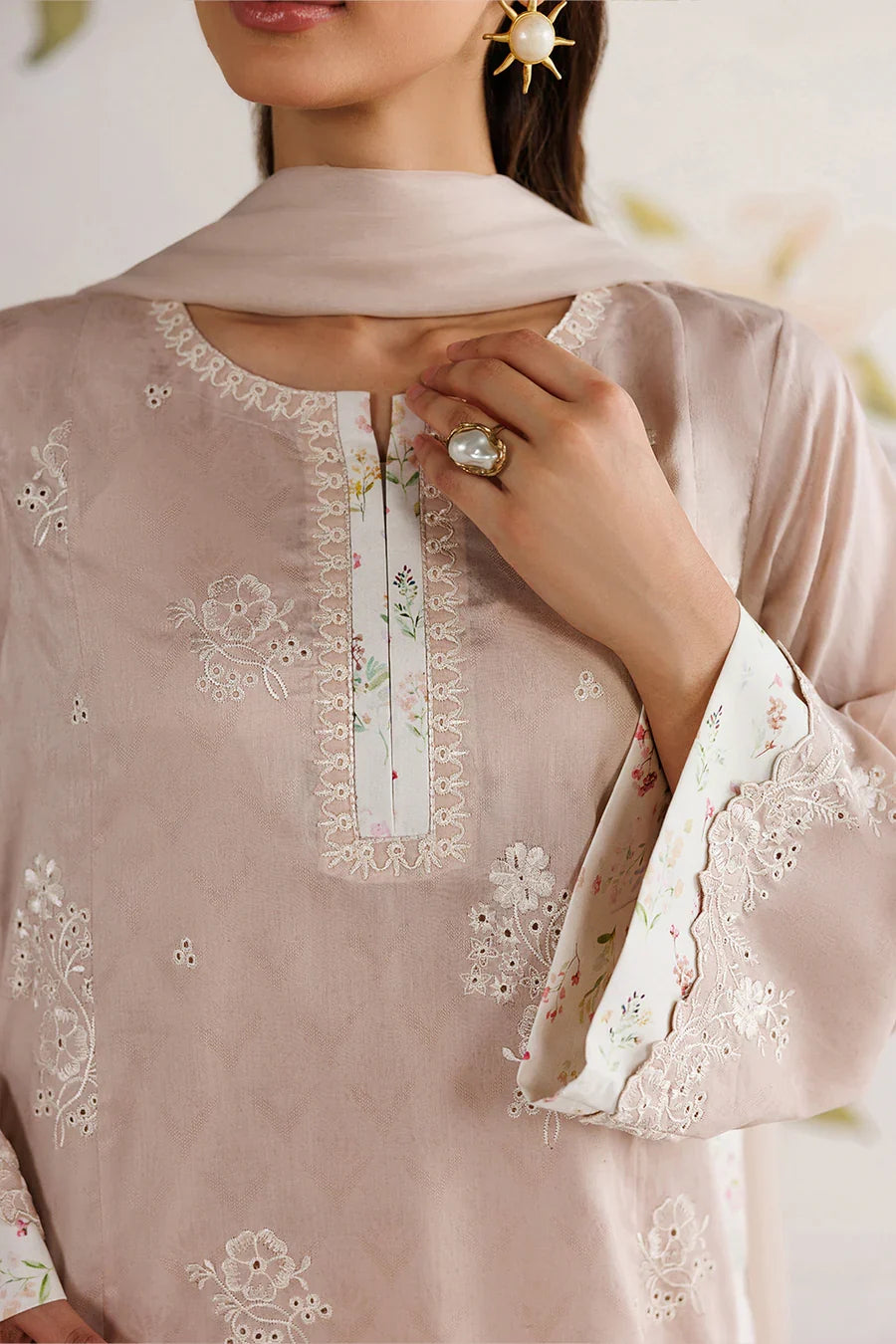 Iznik | The Lawn Edit | UE-687 Embroidered Lawn