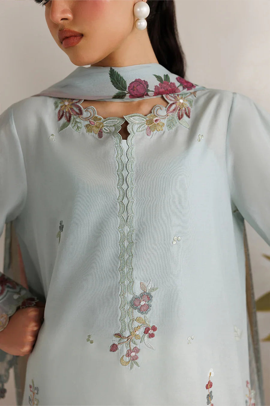 Iznik | The Lawn Edit | UE-679 Embroidered Lawn