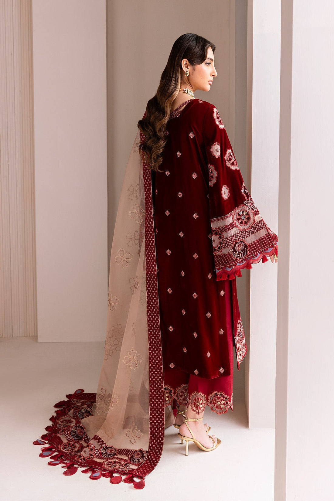 Alizeh | Makhmal Luxury Velvet Edit | Velzari
