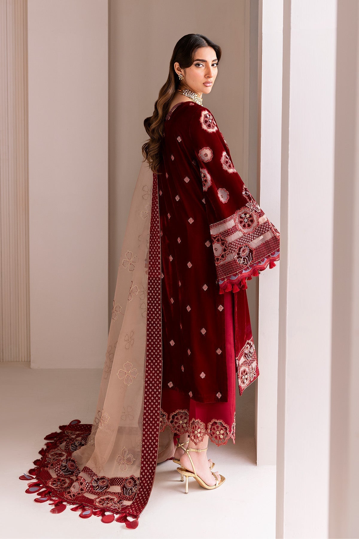 Alizeh | Makhmal Luxury Velvet Edit | Velzari