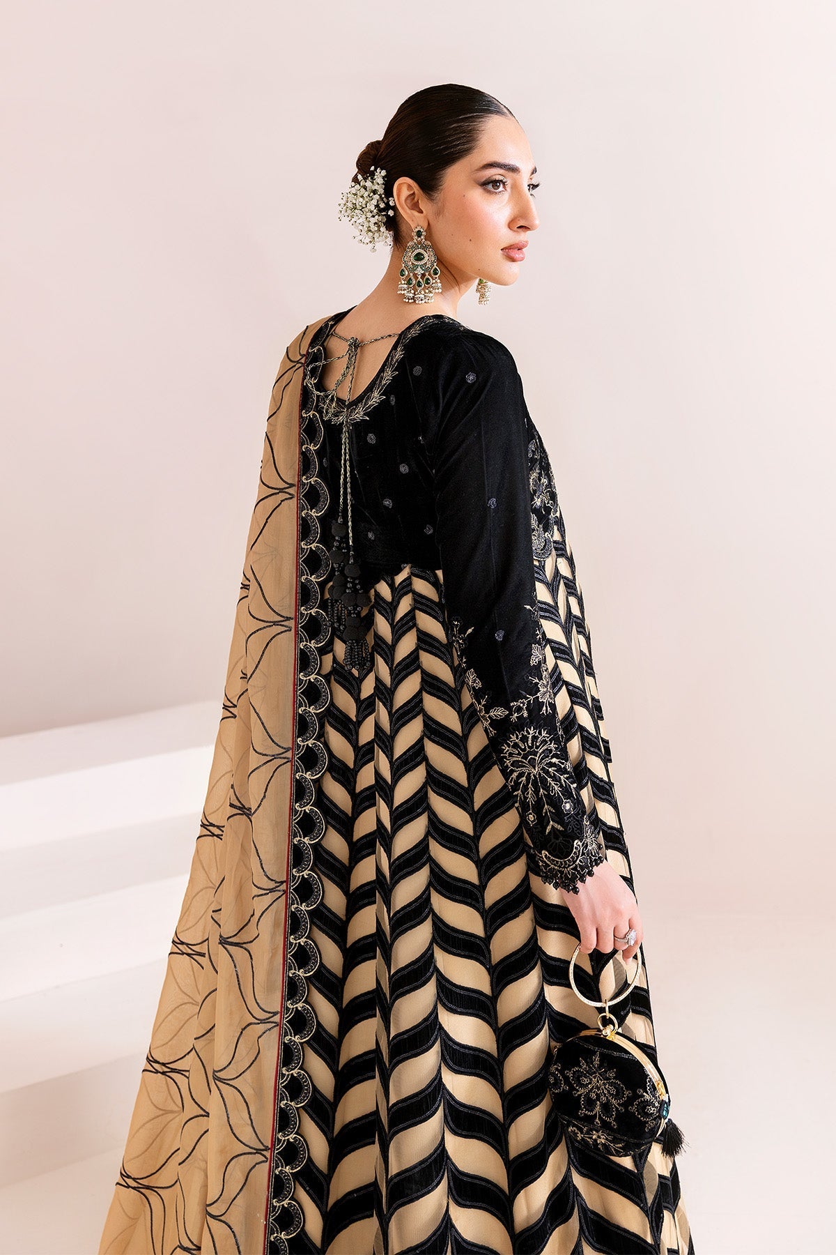 Alizeh | Makhmal Luxury Velvet Edit | Noor Jahan
