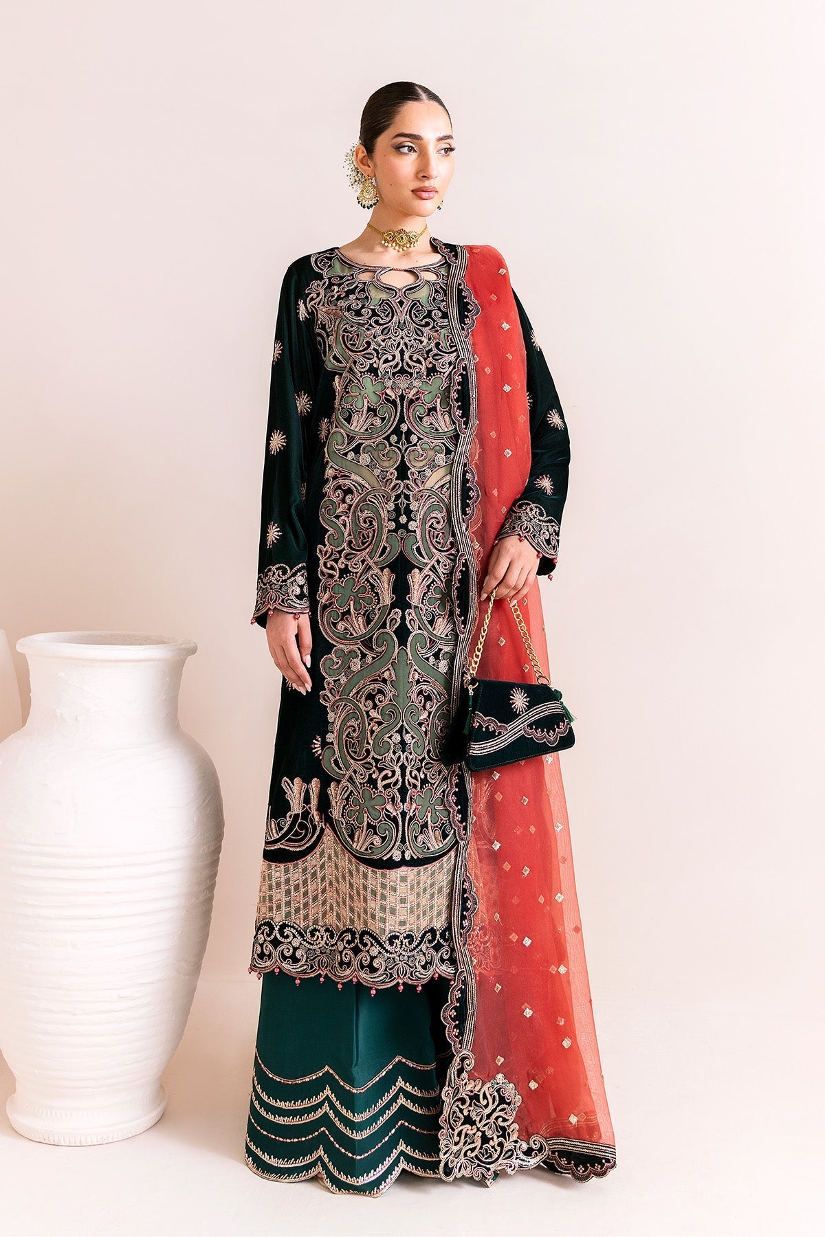 Alizeh | Makhmal Luxury Velvet Edit | Kiswa