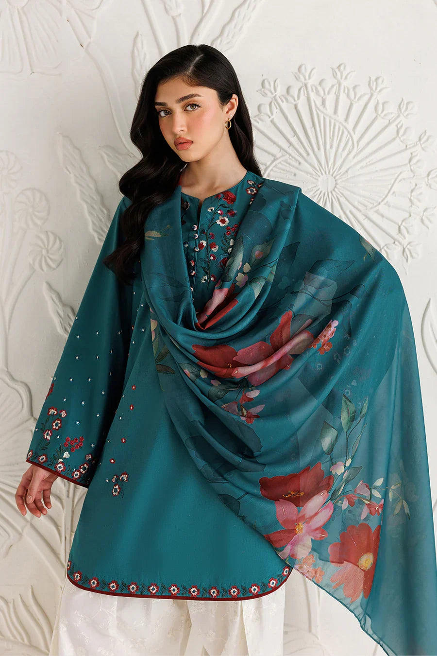 Iznik | The Lawn Edit | UE-688 Embroidered Lawn