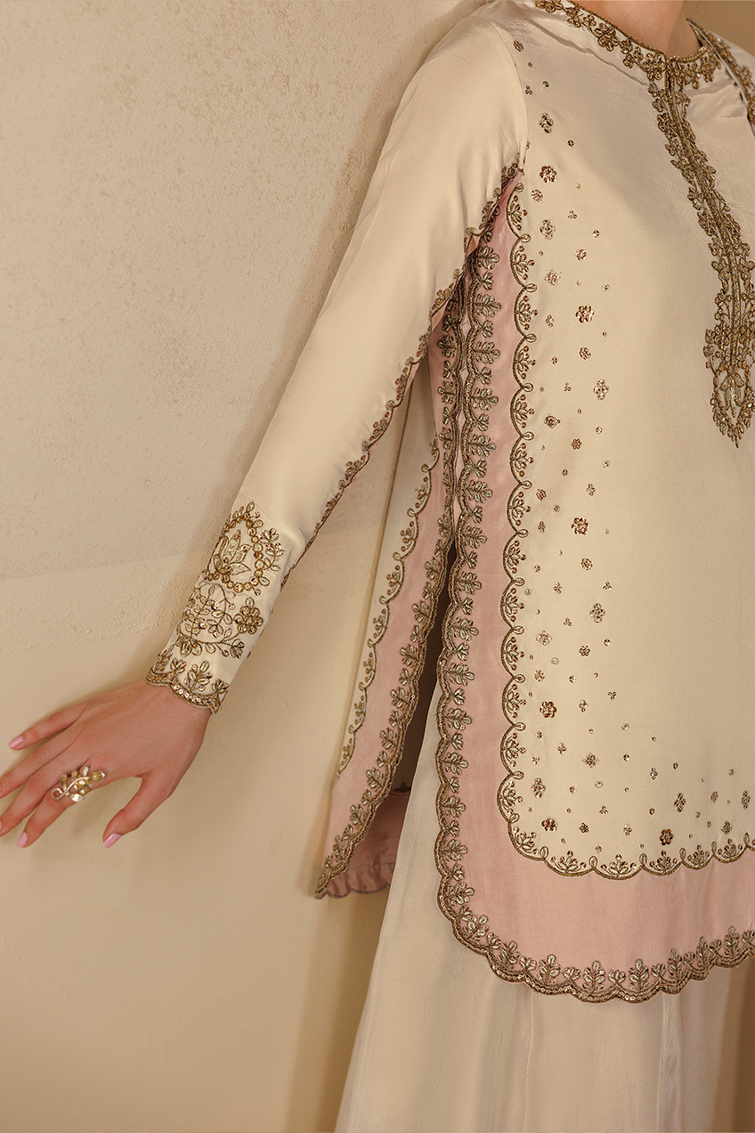 Iznik | Formals ‘26 | UE-735 Embroidered Ramen Silk