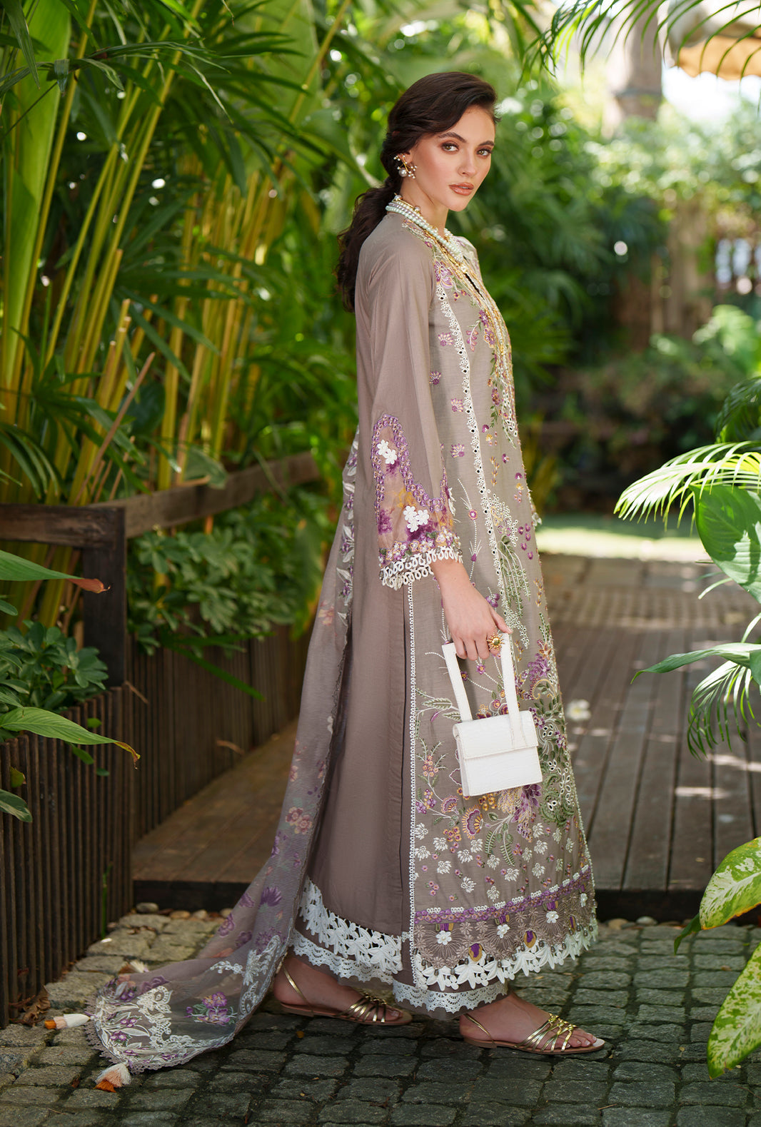 AJR Couture | Evara Luxury Lawn | Veya