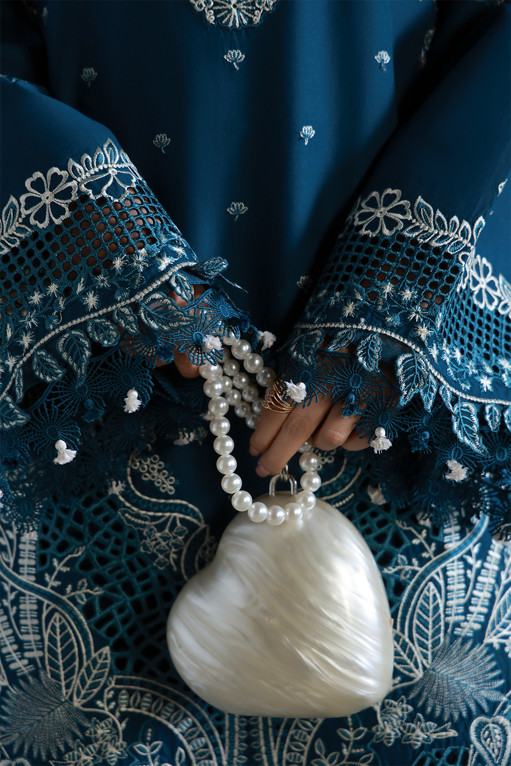Aabyaan | Saagar Luxury Festive Lawn 26 | INAYA (AL-09)