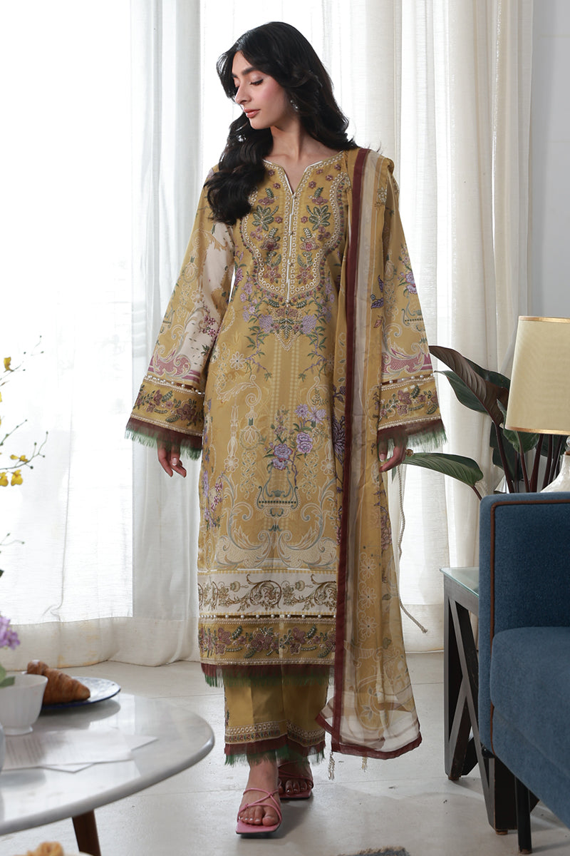 Gulaal | Delia Lawn | Esme