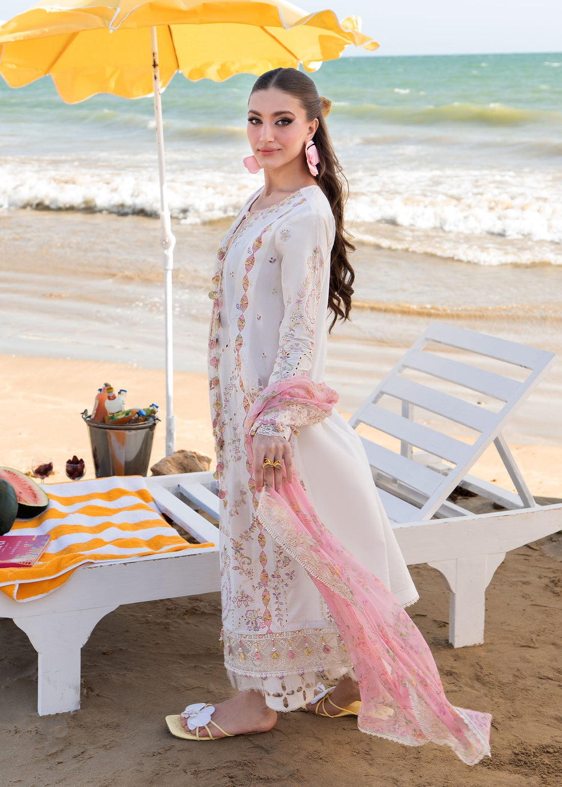Kanwal Malik | Mira Summer Lawn 26 | Luna