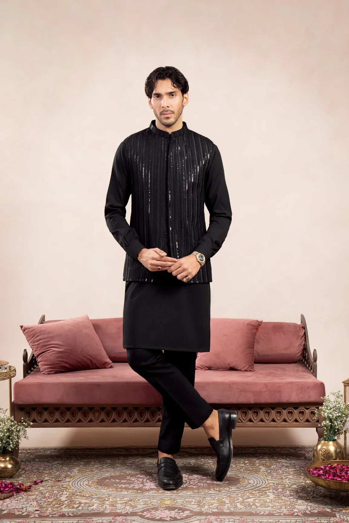 Black Falling Arrow Sequin Embroidered Waistcoat - Men