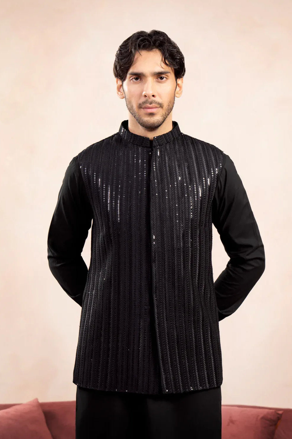 Black Falling Arrow Sequin Embroidered Waistcoat - Men