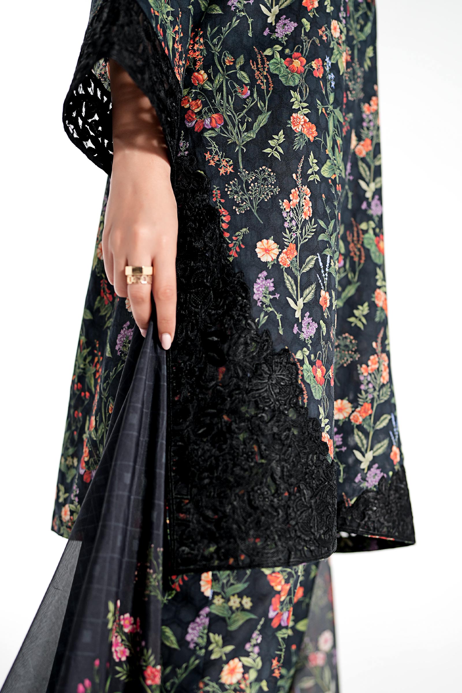 Maria B | Luxury Winter Pret 25 | DW-EF23-71R1-Black