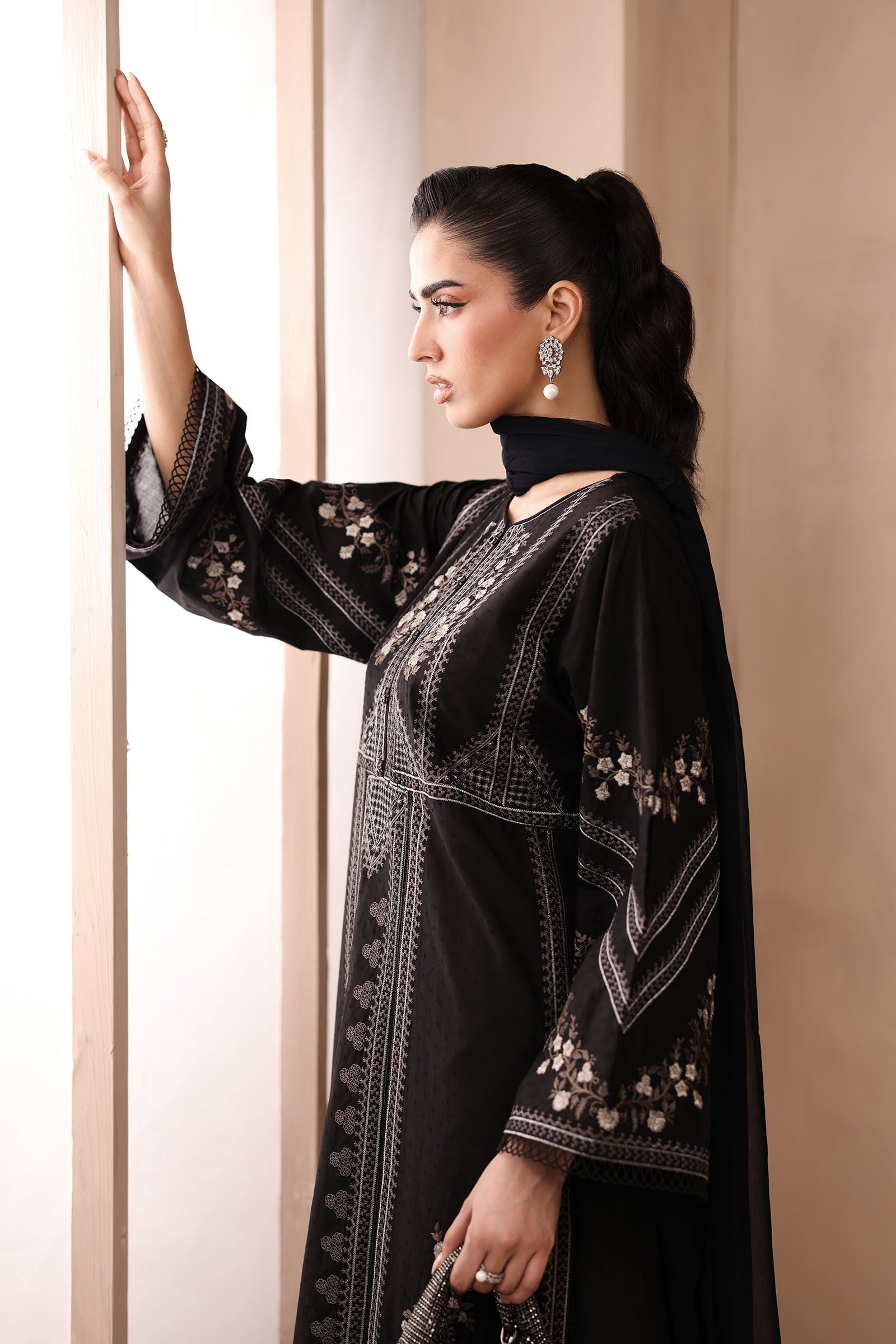 Maria B | Luxury Winter Pret 25 | DW-MN25-10-Black
