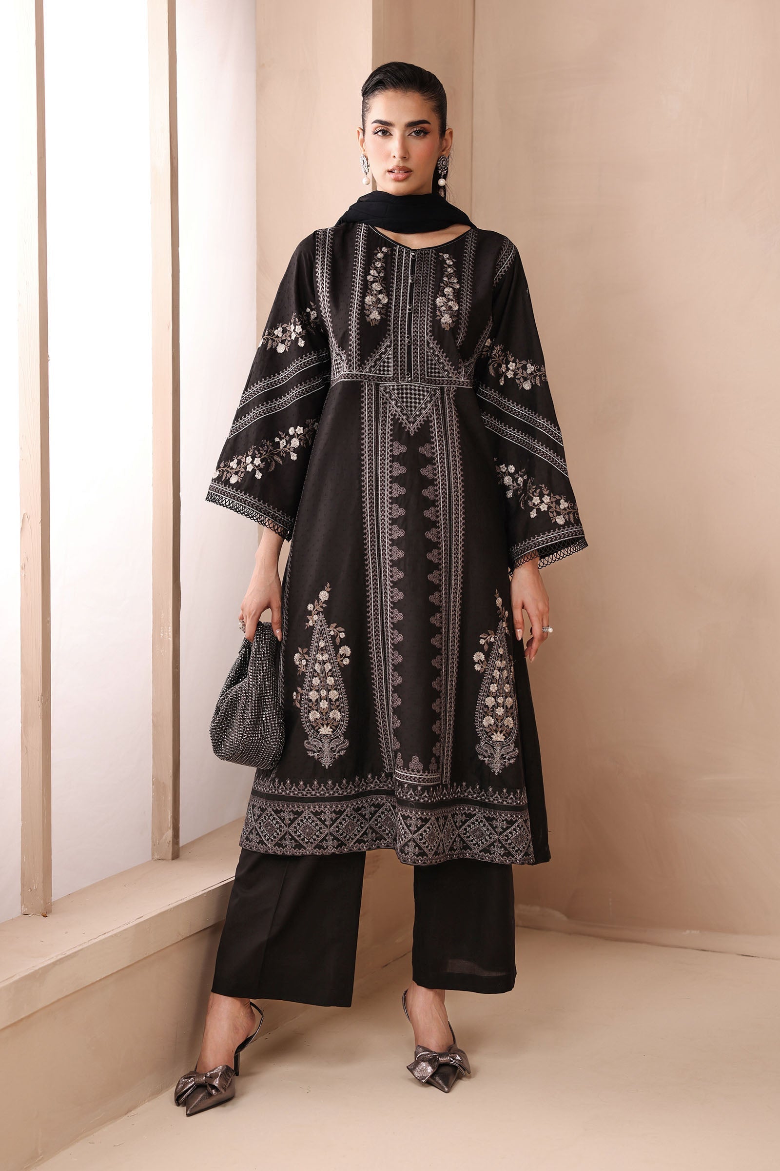 Maria B | Luxury Winter Pret 25 | DW-MN25-10-Black