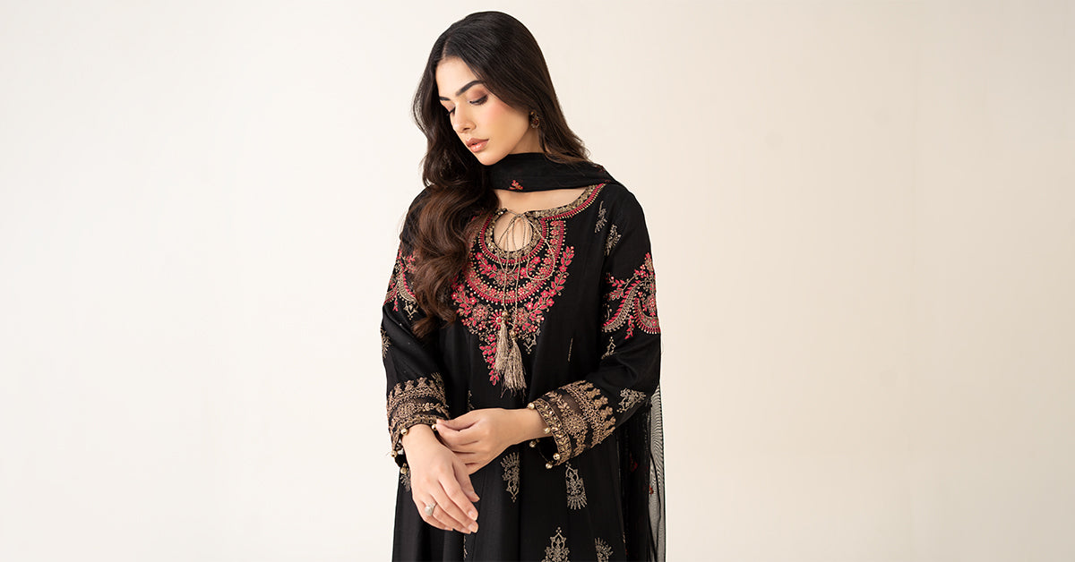 Maria B | Luxury Winter Pret 25 | DW-EF22-13R1-Black