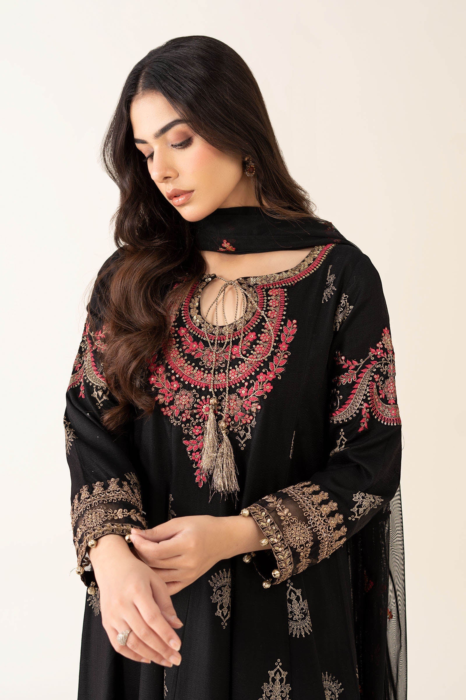 Maria B | Luxury Winter Pret 25 | DW-EF22-13R1-Black