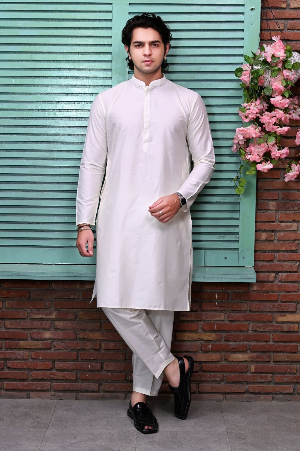 Elegant White Plain Kurta Pajama Main image