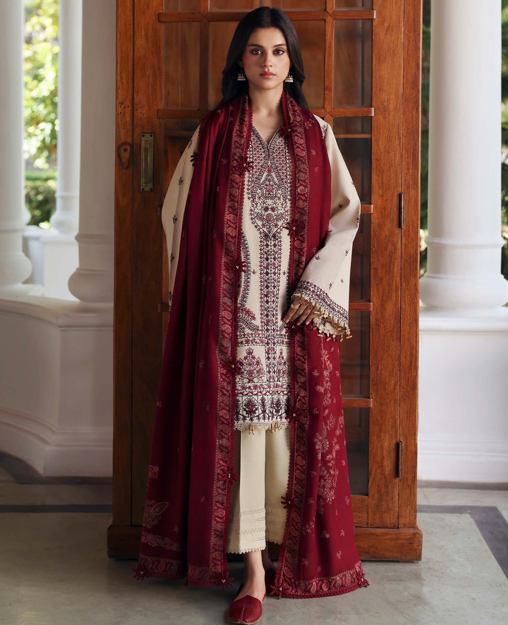 Republic Womenswear | Amaris Luxury Shawl 25 | Liora