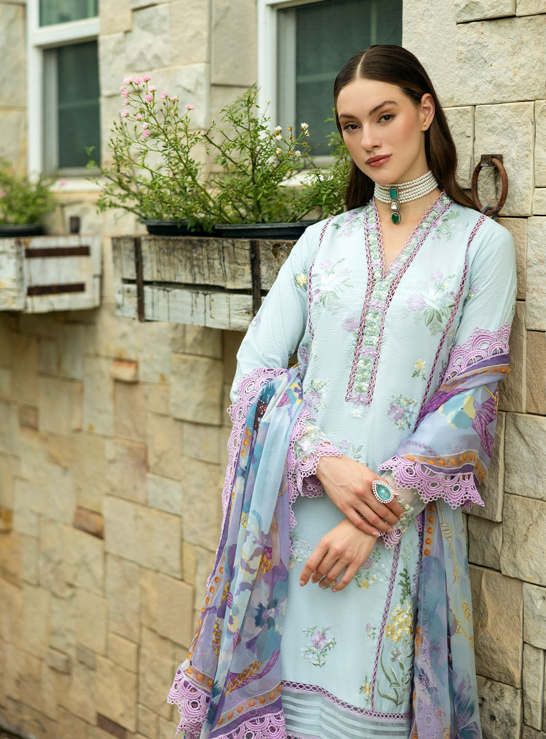 Roheenaz | Flanerie Lawn 25 | Emilie-4B