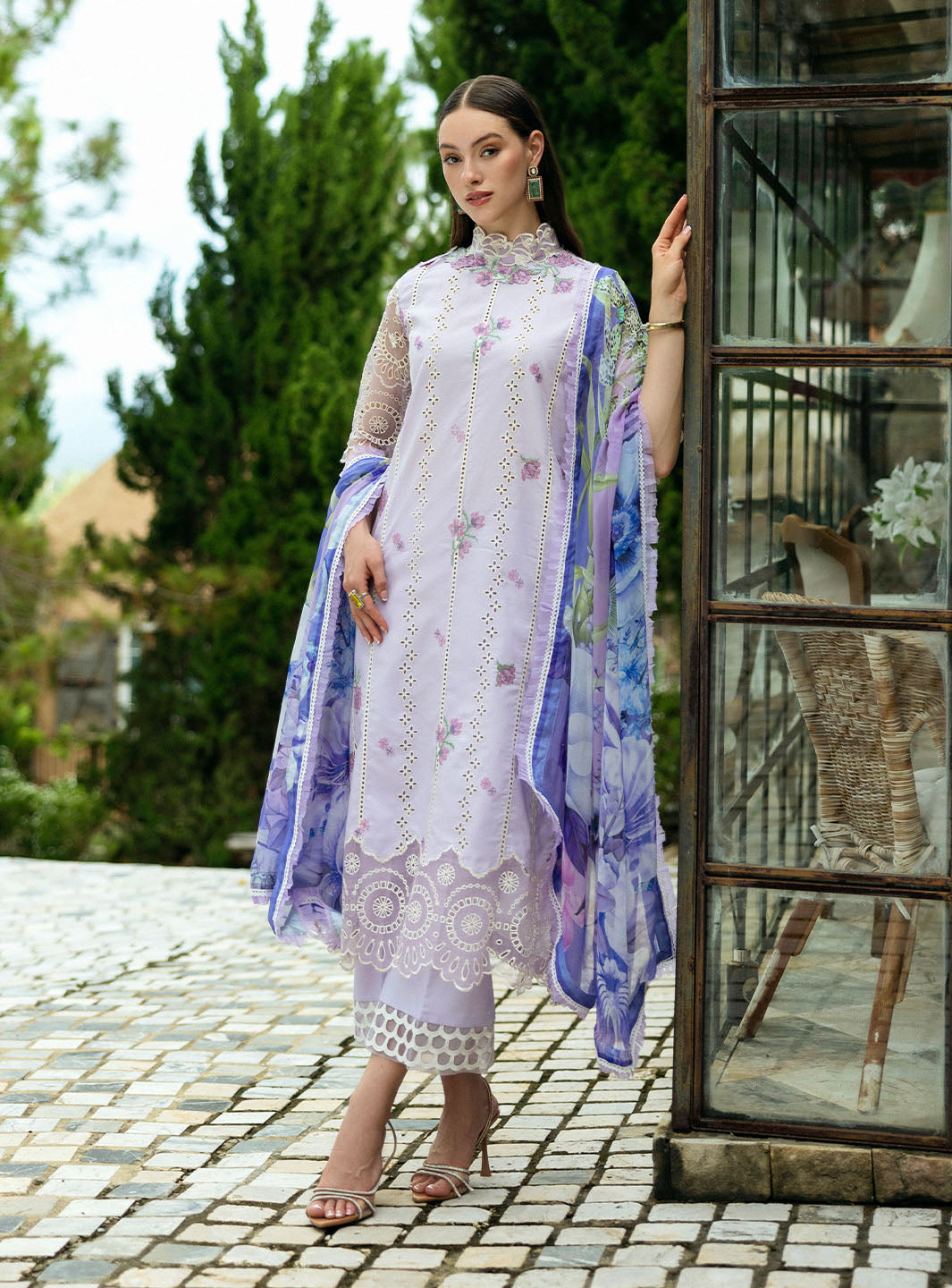 Roheenaz | Flanerie Lawn 25 | Elisa-7B