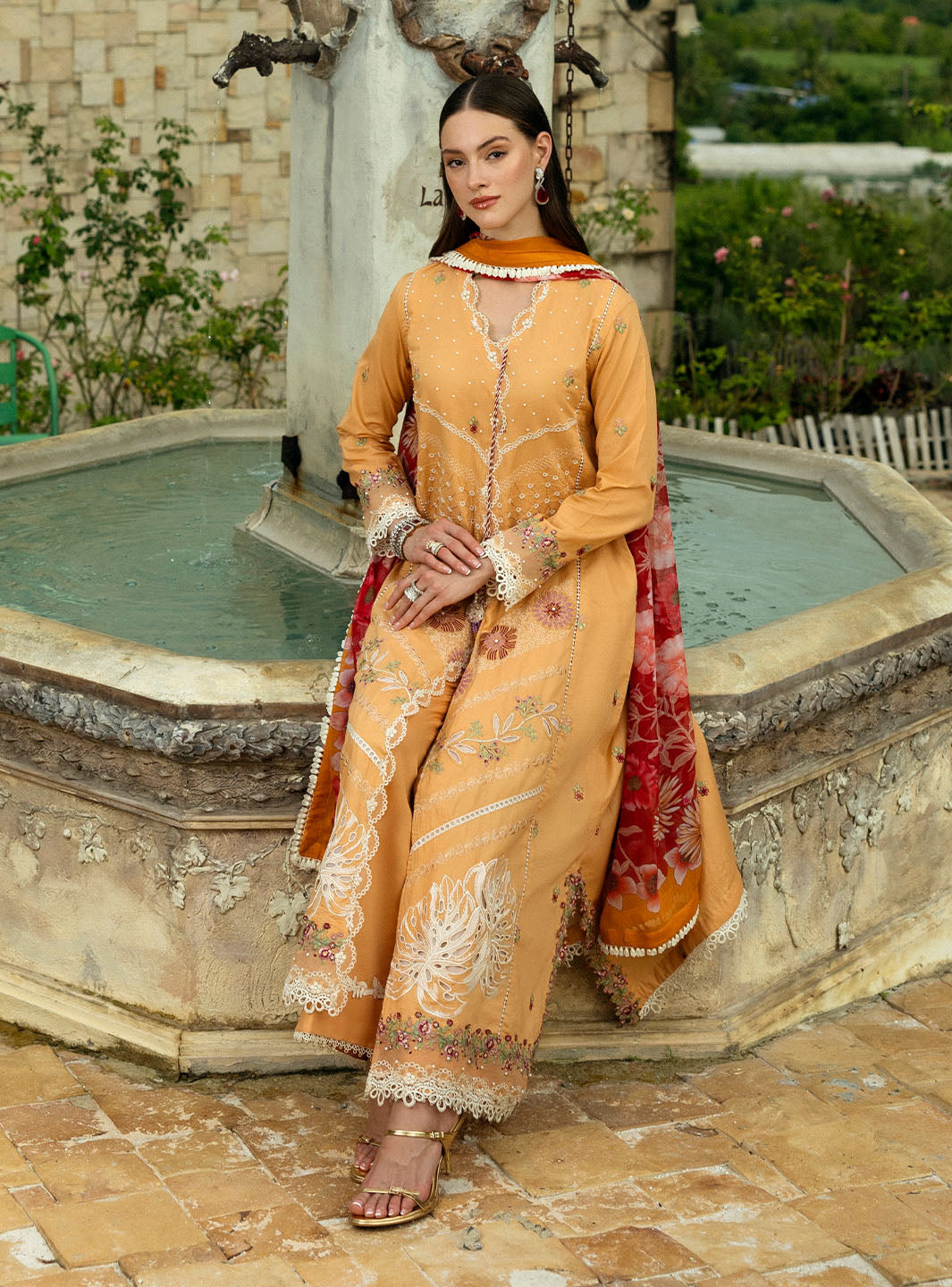 Roheenaz | Flanerie Lawn 25 | Patricia-8A