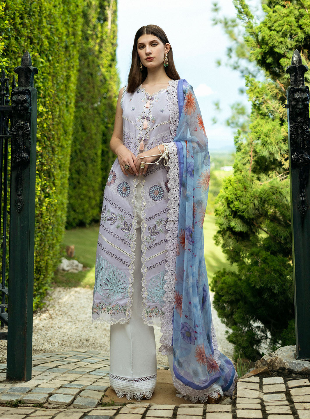 Roheenaz | Flanerie Lawn 25 | Juana-8B