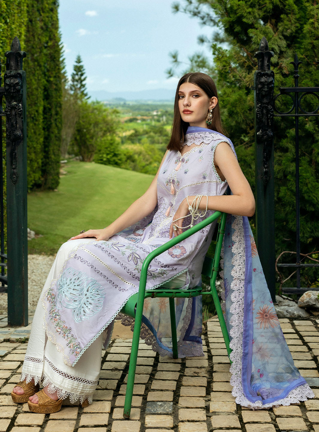 Roheenaz | Flanerie Lawn 25 | Juana-8B