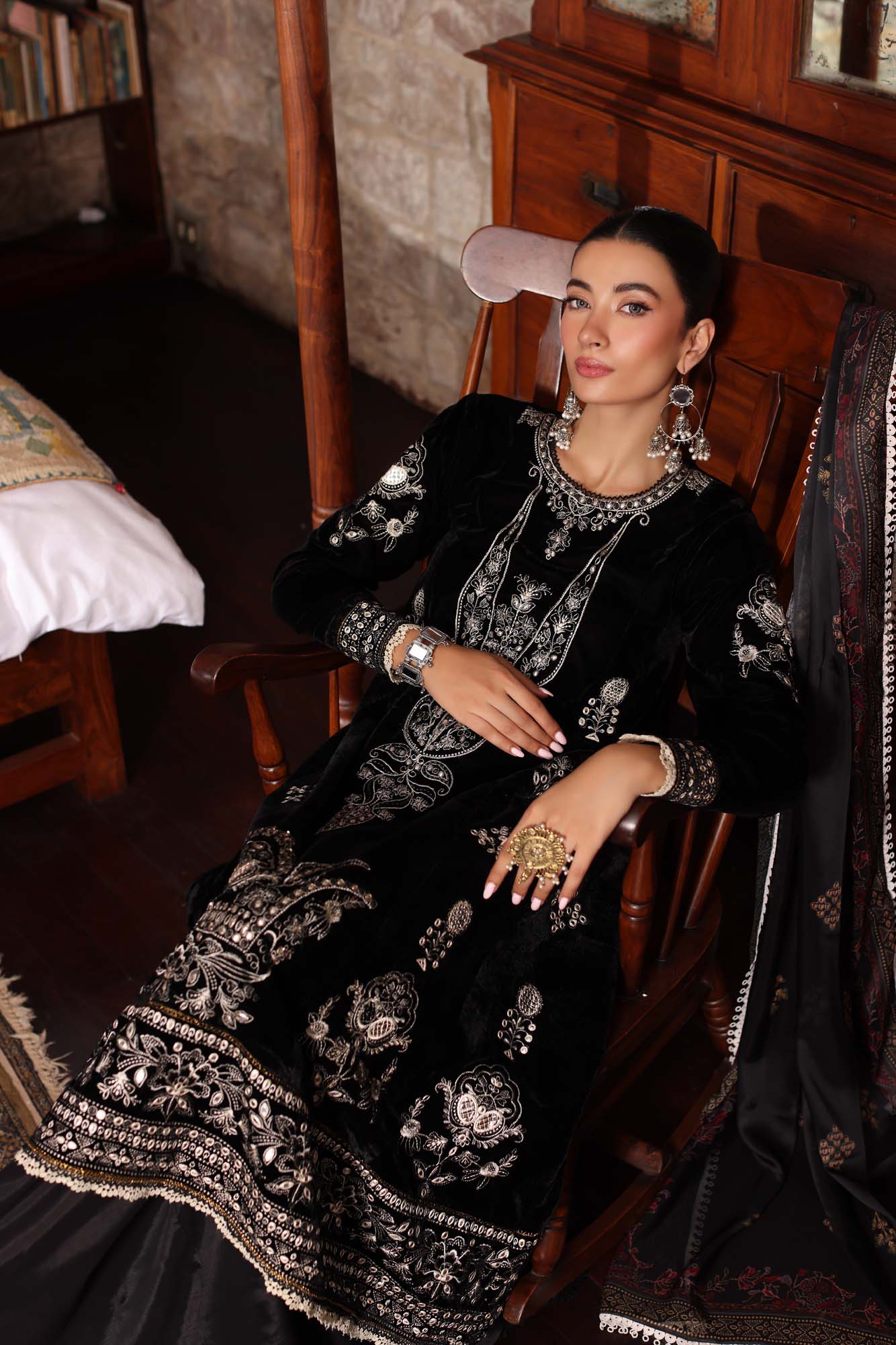 Noor by Saadia Asad | Suzaankari Winter 24 | D12