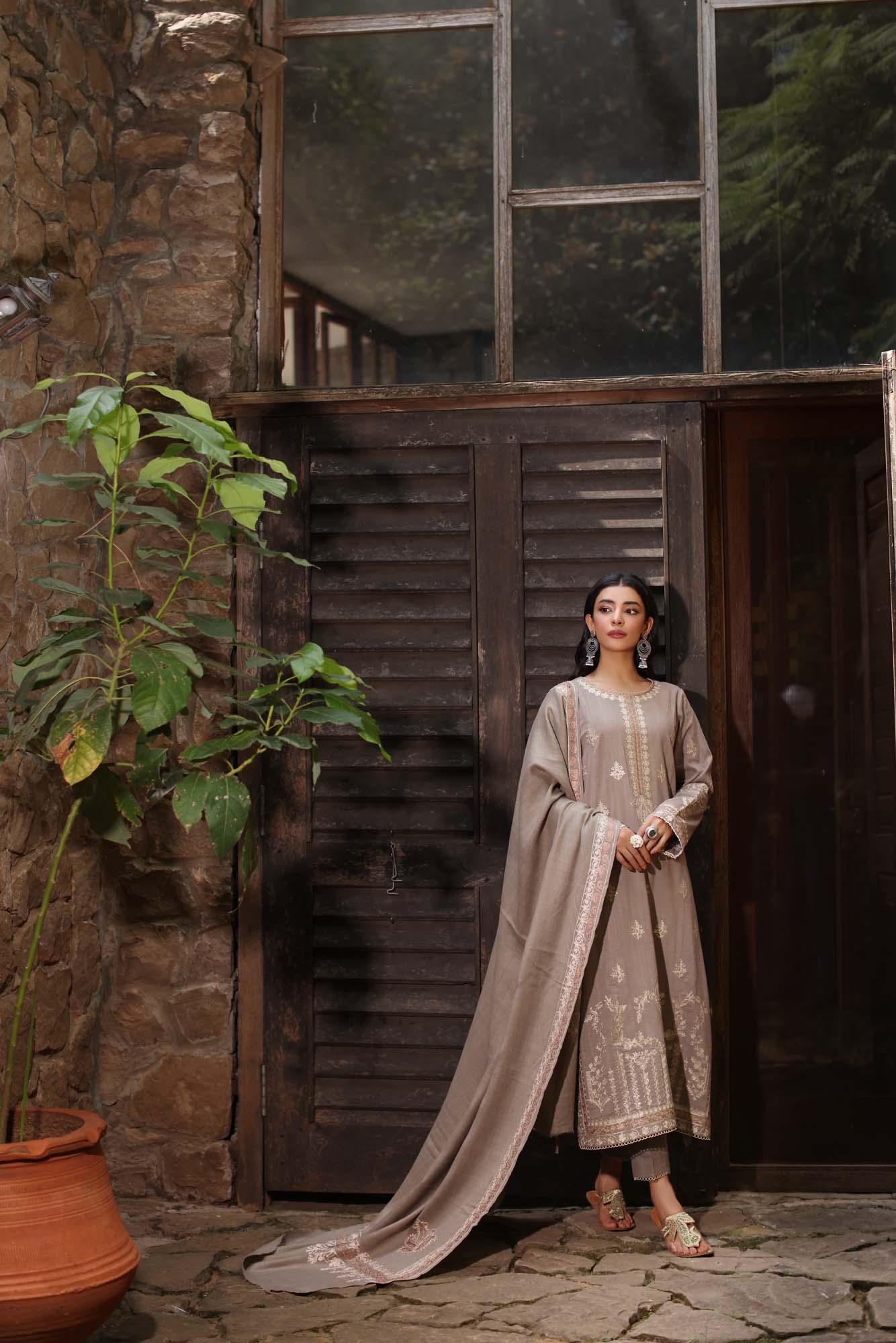 Noor by Saadia Asad | Suzaankari Winter 24 | D07