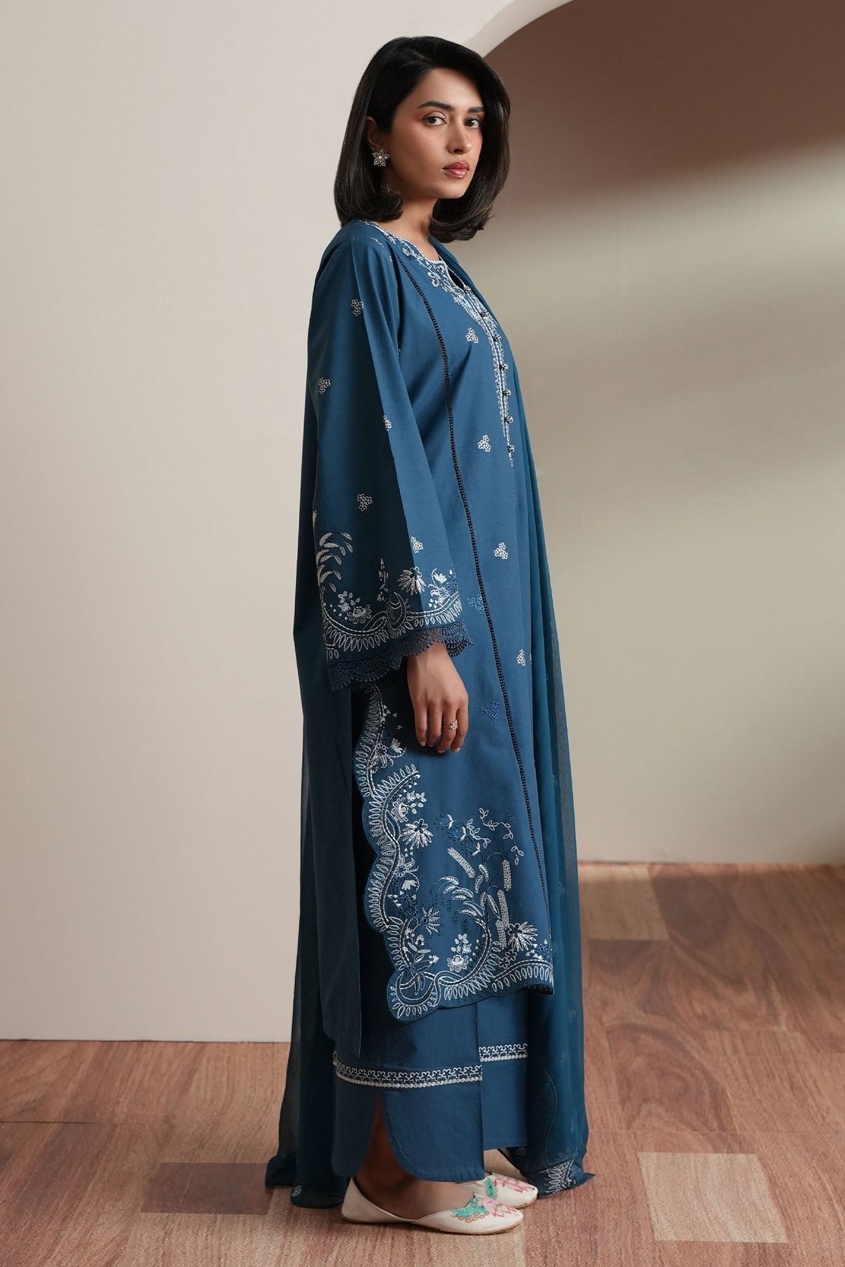 Cross Stitch | Mahiri Embroidered Collection 26 |SAPPHIRE GARDEN