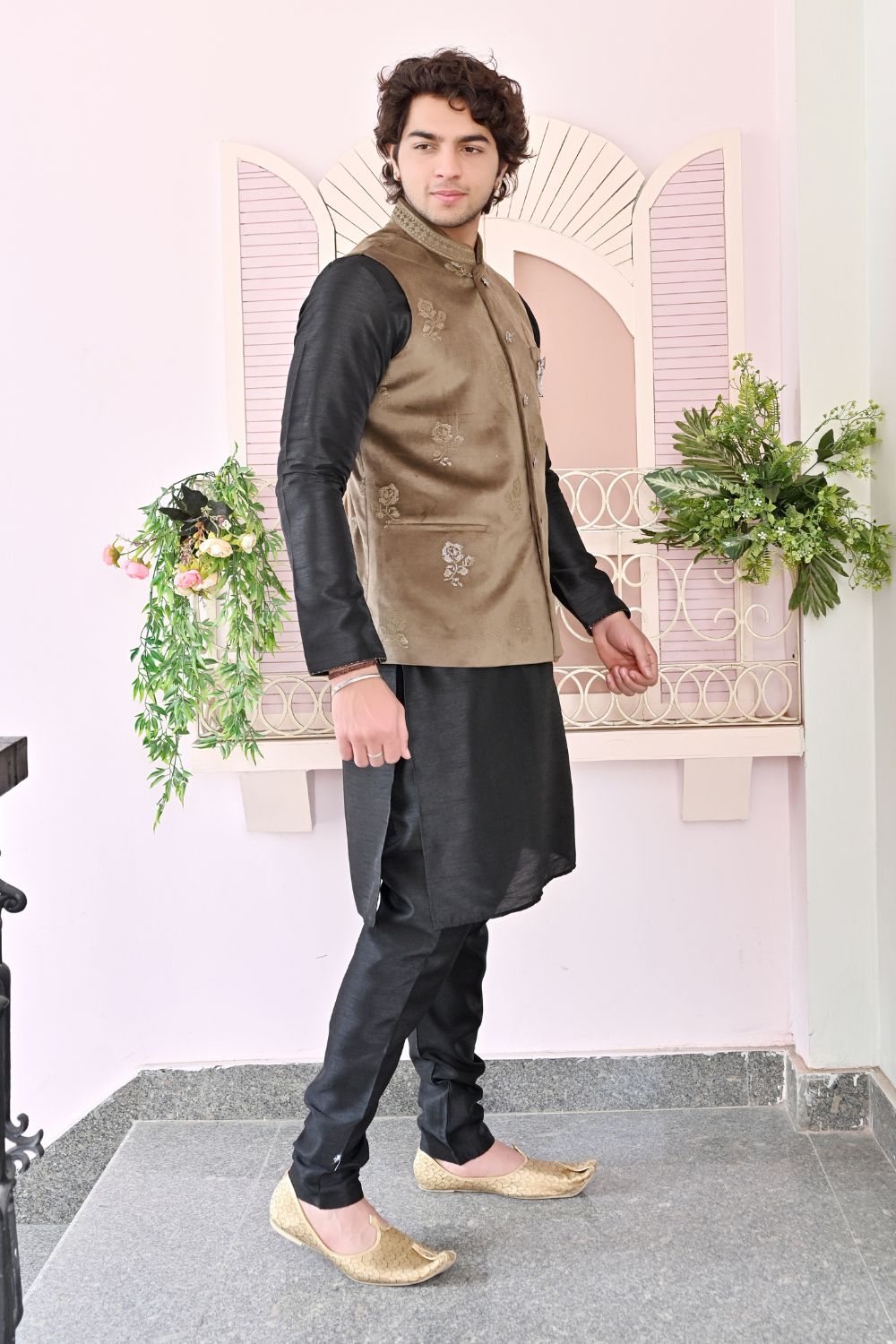 Brown Velvet Waist Coat Secondary image